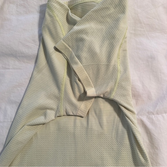 Lululemon swiftly tech size 8 - Picture 5 of 9